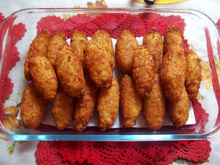 Bolinho de arroz com queijo ralado