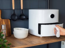 Quase ninguém sabe, mas o TudoGostoso revela: a regra dos 10 cm da airfryer e como esse detalhe simples protege o seu aparelho e o seu bolso