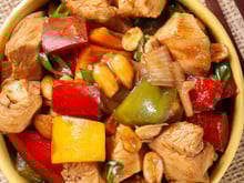 Frango xadrez delicioso que aprendi com meu vizinho chinês é sucesso na minha família há anos e agora vou ensinar como fazer