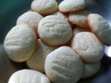 Biscoito de amido de milho e leite condensado fácil