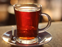 O chá fácil de fazer que desinflama o corpo enquanto você dorme (e você vai dormir muito bem!)