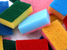 "Eu usava a esponja verde e amarela pra tudo!": socorro, acabo de descobrir que cada cor de esponja tem uma função na casa