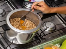 Acabou a preocupação com os gases do feijão: pesquisadores brasileiros mudam o consumo com técnica inovadora