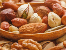 Entenda os riscos de comer nozes todos os dias: alimento tem inúmeros benefícios à saúde se consumido do jeito certo