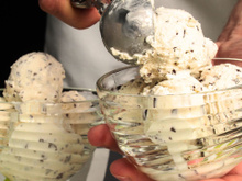 Adeus calor: sorvete caseiro natural fica cremoso e não leva nem açúcar e nem lactose, vou comer durante o verão todo!