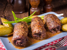 Quer preparar o almoço de Dia dos Pais, mas não sabe cozinhar? Esse rocambole de carne moída é fácil de fazer e fica uma delícia