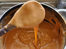 Por que usar pires dentro da panela no preparo de doces?