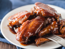 Receita de asinha de frango com molho de Coca-Cola é surpreendente e muito gostosa