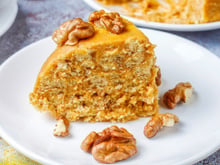 Sem farinha de trigo e sem leite: receita de bolo de amêndoas úmido e muito fofinha, parece de confeitaria