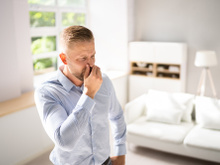 Como remover facilmente o cheiro de umidade e evitar que ele volte