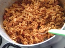 Macarrão com linguiça e salsicha
