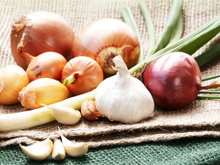 Alho e cebola são primos? Dupla mais popular na culinária possui semelhanças do você nem imagina