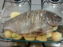 Tilápia ao forno com batatas