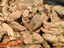 Bifes  ao molho de shoyo e curry