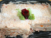 Torta de pão de forma cremosa com atum