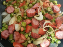 Quiabo com lingüiça