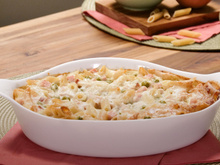 Coloque tudo em uma forma e prepare um almoço rápido: veja essa receita incrível de macarrão assado