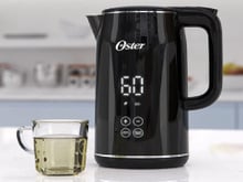 Água quente na temperatura certa: Chaleira Digital Oster com mais de 50% de desconto