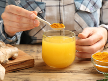 Adeus chá de saquinho: agora só bebo leite dourado vegano à noite, é relaxante e fácil de fazer