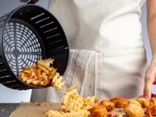 Airfryer todo mundo usa, mas poucos conhecem seu potencial: aqui está o que você pode cozinhar com ela na metade do tempo