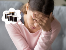 Sua dor de cabeça pode ser causada pela cafeína! Saiba como encontrar alívio em 3 passos