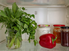 Essa é a melhor técnica para guardar salsinha e mantê-la fresca por muito tempo: nunca falta nas minhas receitas!