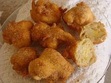 Bolinho de chuva com recheio de banana