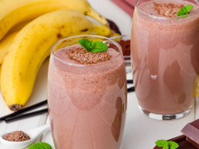 Essa vitamina de banana nanica com cacau é o meu lanche todos os dias: me sacia, é fácil de fazer e ainda fica docinha