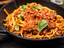 18 receitas de macarrão fáceis que são de comer rezando