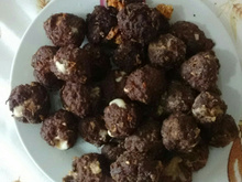 Bolinho de carne moída recheado com queijo