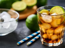 Já pensou em fazer sua própria Coca-Cola em casa? A receita caseira do refrigerante mais famoso do mundo foi revelada