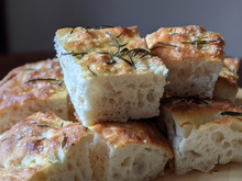 Essa é a receita da verdadeira focaccia, crocante por fora e macio por dentro, que os italianos não querem que você descubra
