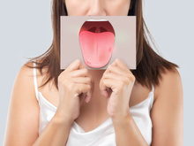 A sua língua é maior do que você imagina e é vital que você faça isso ao escovar os dentes