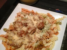 Macarrão com almôndegas rápido e barato