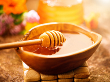 Mel faz bem para a saúde? Conheça 3 benefícios do alimento natural e saiba qual tipo escolher