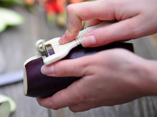 Truque inacreditável descasca berinjela em segundos do jeito mais fácil possível, vem aprender!