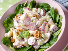 Você conhece a salada Waldorf? Faça em casa esse prato simples criado em HOTEL DE LUXO