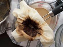 Adeus café com gosto de pano: armazenar o coador do jeito certo é tão importante quanto escolher o café