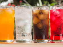 Um estudo revela que essa bebida dobra o risco de câncer de intestino!