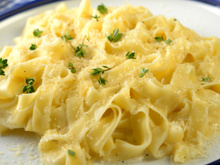 O segredo de chef para fazer um macarrão alfredo que nem de restaurante