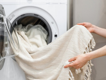 Nem na lavanderia, nem à mão: como lavar cortinas na máquina sem medo em casa, poucos conhecem esse truque