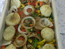 Salmão com tomate seco e alcaparras