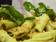 Salada de macarrão com pesto de rúcula: como fazer