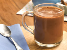 Adeus chocolate ralo: o segredo do chocolate quente cremoso do TudoGostoso que espanta o frio e fica pronto em minutos
