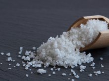 Flor de sal caseira: finalize seus pratos como um chef sem gastar uma fortuna num simples sal; veja como fazer e delicie-se