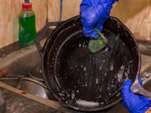 Panelas e frigideiras brilhantes: a mistura fácil e simples de bicarbonato de sódio que sempre funciona