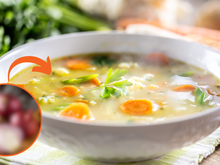 Adicionamos este vegetal às sopas, mas ele pode transformá-las em veneno: você nem suspeitaria