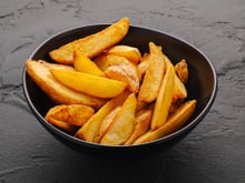 O melhor petisco para comer vendo o jogo do Brasil contra a Noruega: batata canoa crocante e bem temperada