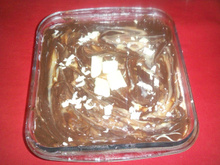 Sobremesa de coco e chocolate