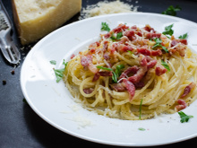 Macarrão à carbonara: aprenda a fazer a receita tradicional que vai deixar qualquer italiano orgulhoso